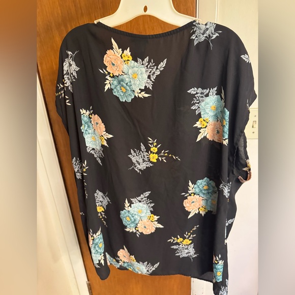 Torrid size 1 (14-16) semi-sheer floral print sleeveless blouse in GUC - Picture 10 of 10